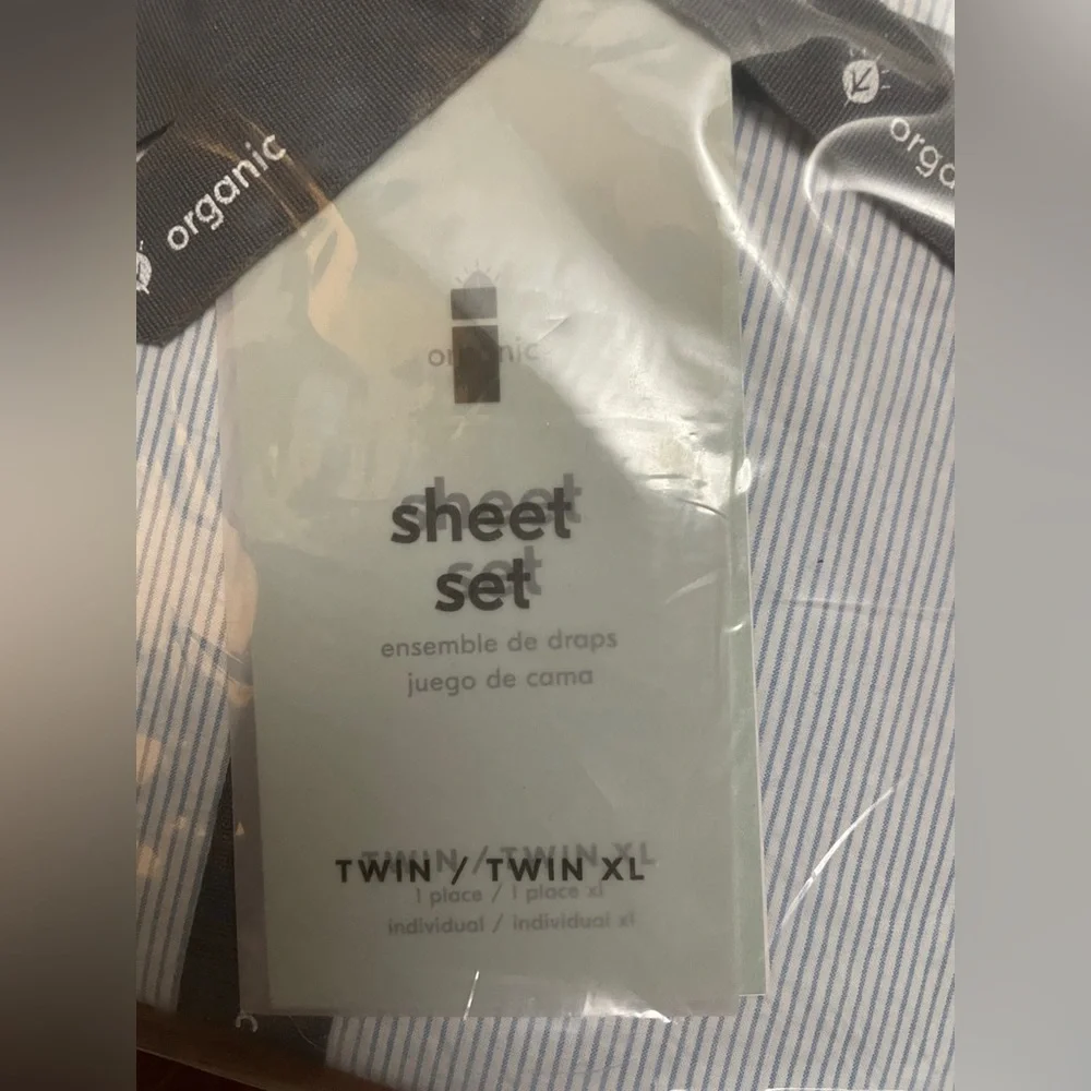 New West Elm Striped Twin XL Sheet Set - Light Blue & White Sham College Dorm